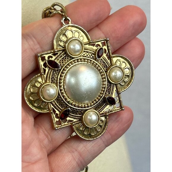 Vintage Medallian Goldtone Necklace With Faux Pearls Red Rhinestones Statement - Picture 4 of 9